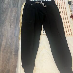 petite jogger scrubs figs black